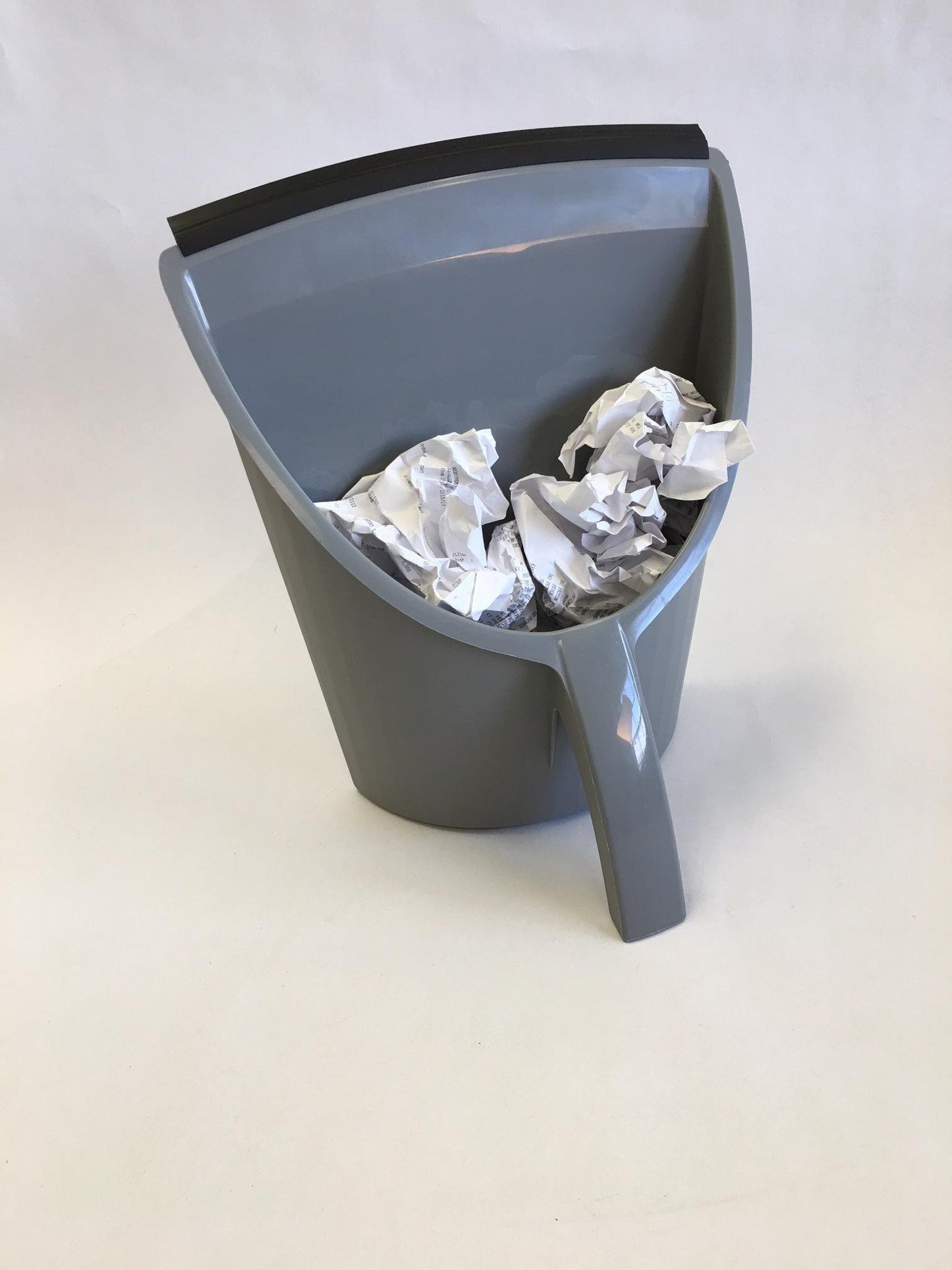 HandyPan Heavy Duty Dustpan, Gray- Large Dust Pan Made in the USA with Tight Seal Lip to Keep Dust, Dirt, Debris In-Great for Home, Shop, Garage Use-Stackable, Standing Dustpan for Wet or Dry Tasks