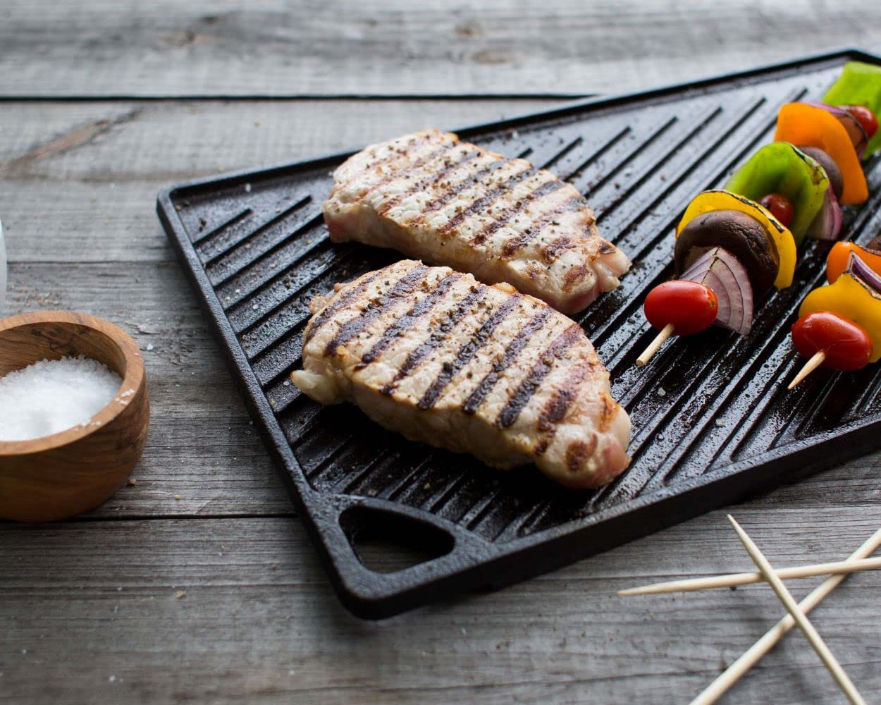 Lodge Reversible Cast Iron Grill/Griddle – Pre-Seasoned Cooking Surface – Flat & Ribbed Sides – Use on Stove, Grill, or Campfire – Made in the USA – Heavy-Duty, Black