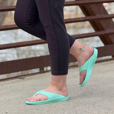 TELIC Unisex Energy Made in USA Pillow-Soft, Supportive, Lightweight, Waterproof Arch Support Flip Flops for Beach & Pool, Seafoam Pearl