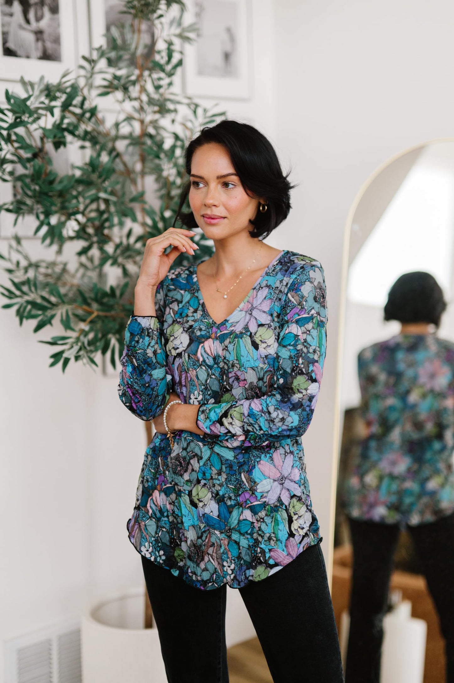 SNO SKINS Fall/Winter Collection Designer Print Crinkle V-Neck Top with Rouched Detail (Potpourri)