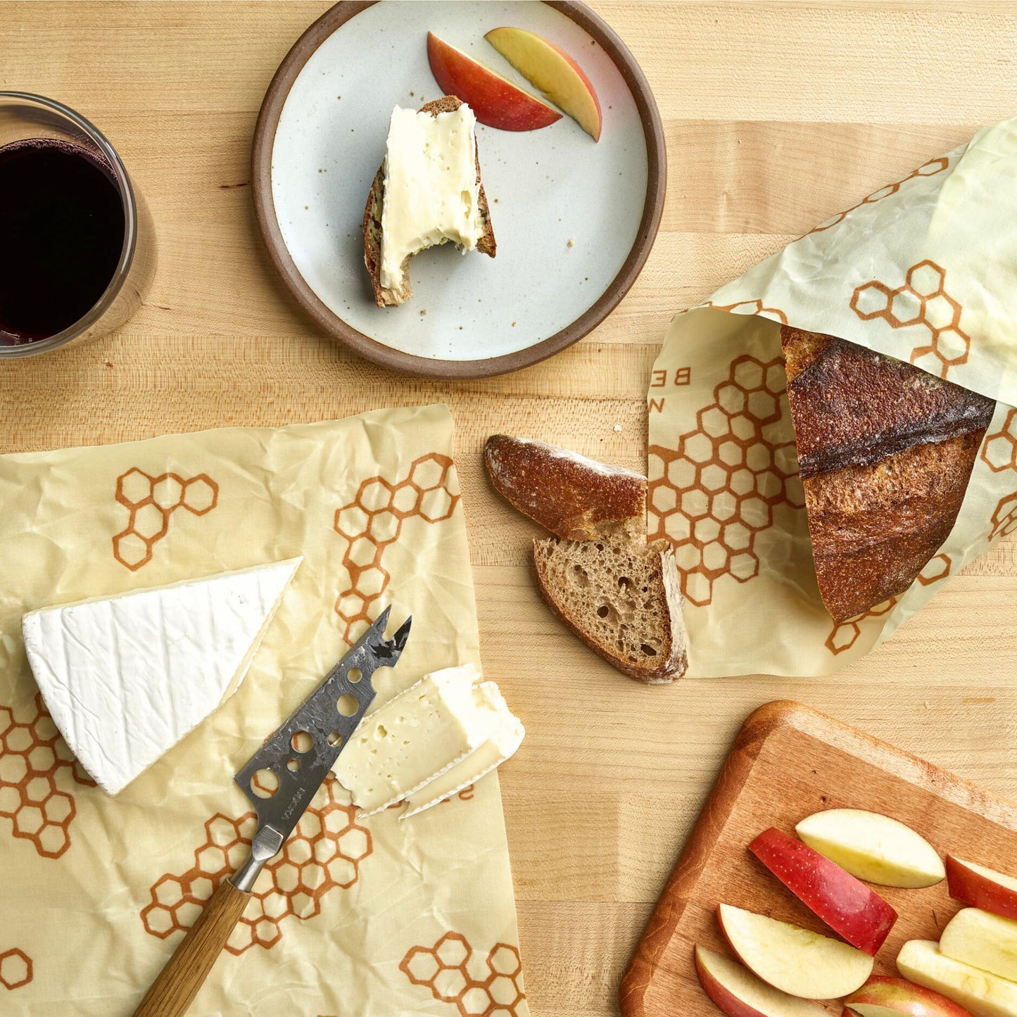 Bee's Wrap Reusable Beeswax Food Wraps Made in the USA, Eco Friendly Beeswax, Sustainable Organic Cotton Wraps, XL Bread Wrap for Homemade Bread, Honeycomb