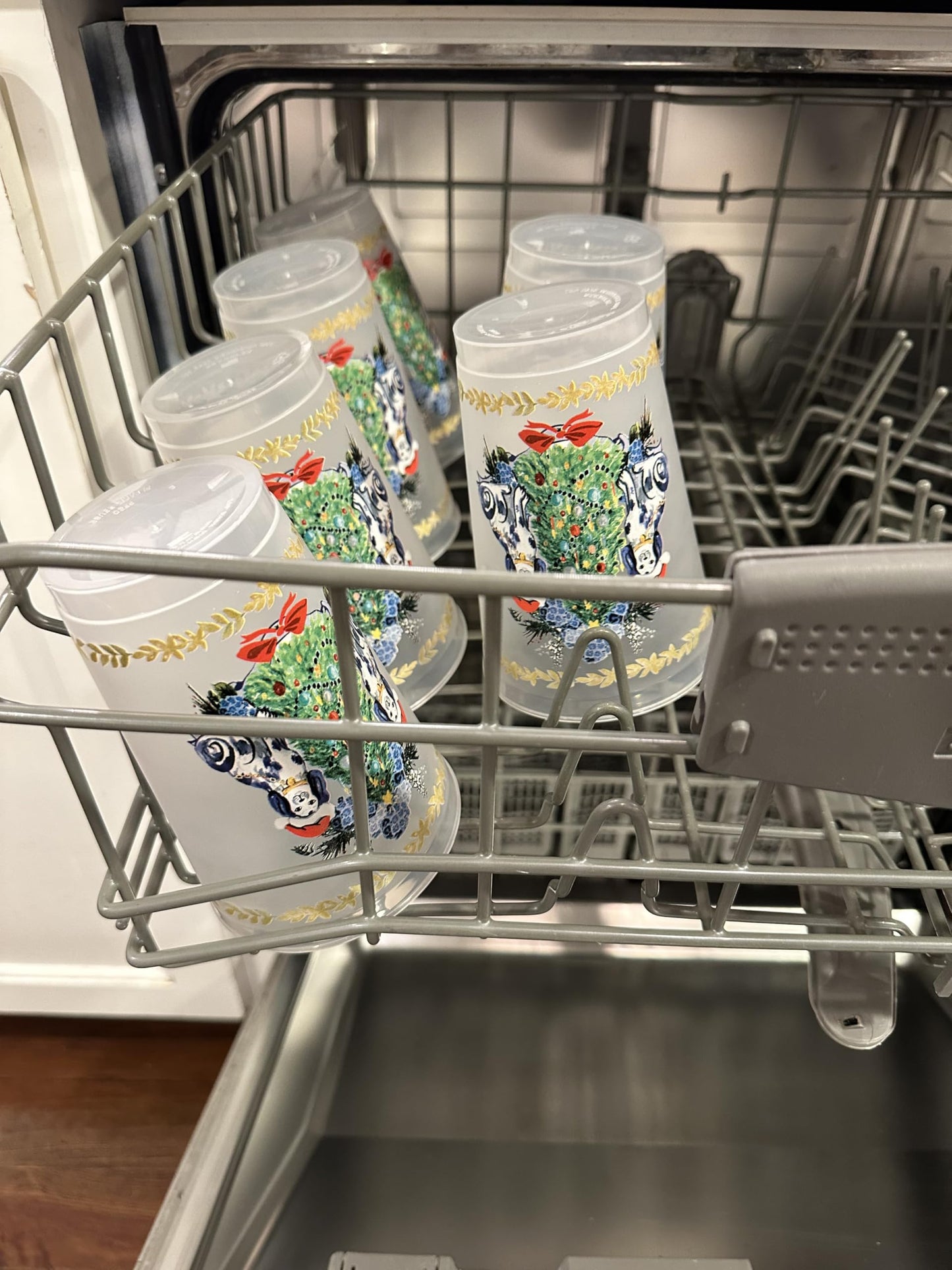 Marye-Kelley Staffordshire Dogs with Santa Hats and Christmas Tree Shatterproof 20 Oz Frosted Cups - Set of 6 Cups - BPA Free - Made in the USA Dishwasher Safe