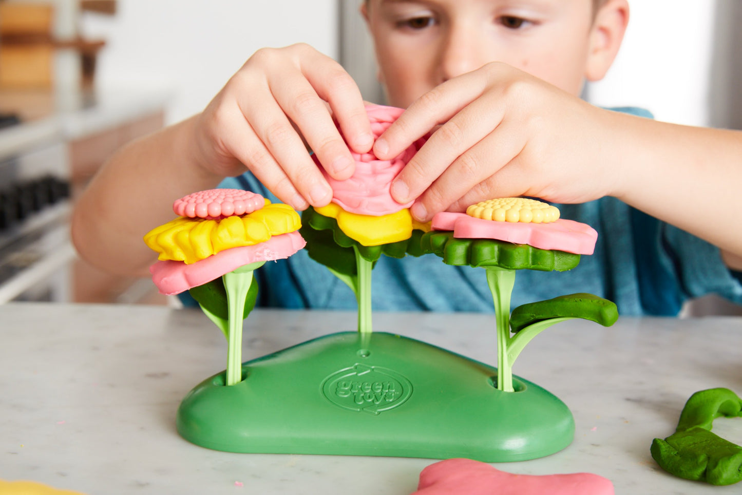 Green Toys Flower Maker Dough Set-21 Piece Pretend Play,Motor Skills,Creative Arts &Crafts Activity Kids Toy Set ,No BPA, phthalates, Dishwasher Safe Recycled Plastic Tools,Organic Dough, Made in USA